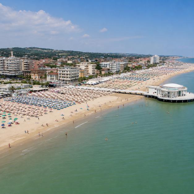 Lungomare Dante Alighieri — de strandpromenade van Senigallia